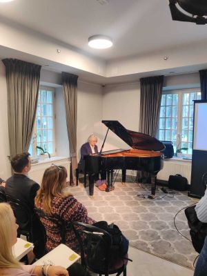 Konferencja "Skuteczna profilaktyka uzależnień w Nadarzynie: Jak przeciwdziałać zachowaniom problemowym?"